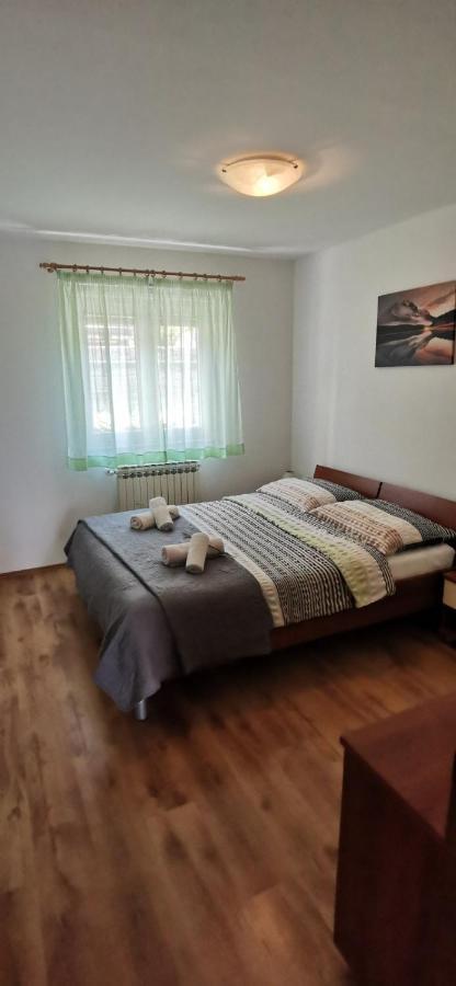 Apartments Zdenka ลาบิน ภายนอก รูปภาพ