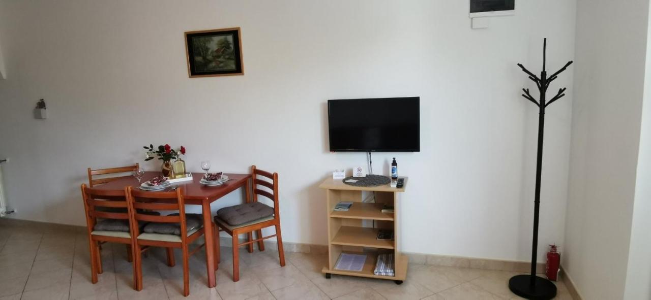 Apartments Zdenka ลาบิน ภายนอก รูปภาพ