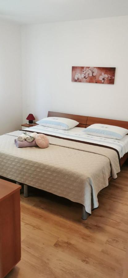 Apartments Zdenka ลาบิน ภายนอก รูปภาพ
