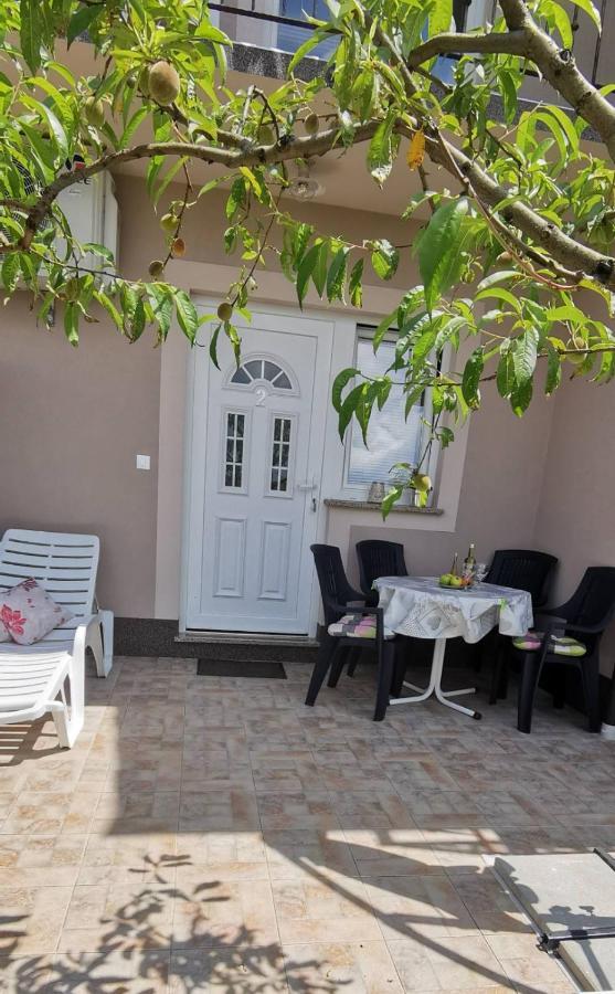 Apartments Zdenka ลาบิน ภายนอก รูปภาพ