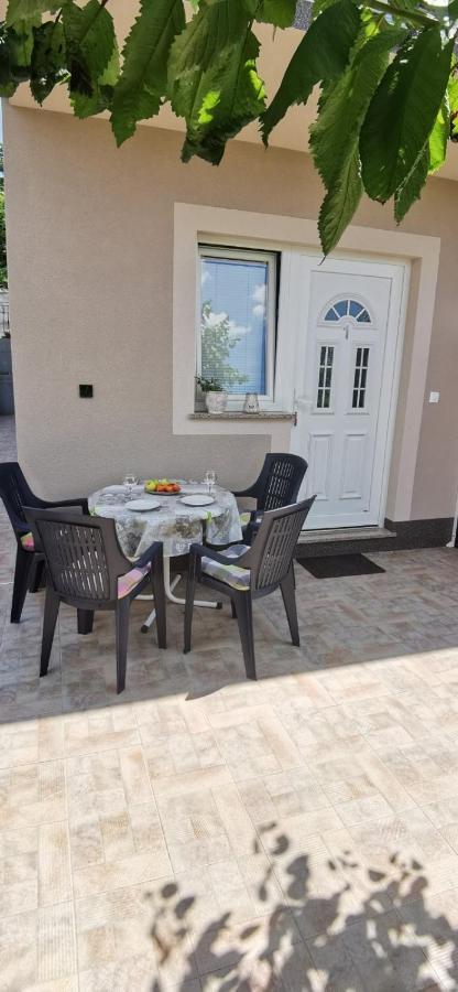 Apartments Zdenka ลาบิน ภายนอก รูปภาพ