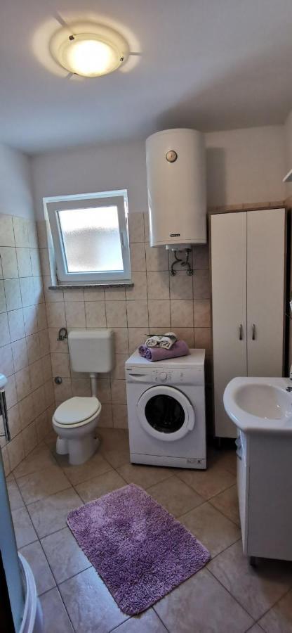 Apartments Zdenka ลาบิน ภายนอก รูปภาพ